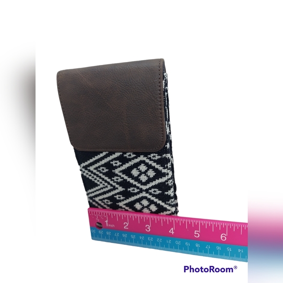 Thirty-One Call Me Crossbody Rio Wave Pattern NWT - Picture 3 of 7